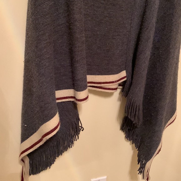 Roots OS cape - Picture 2 of 4